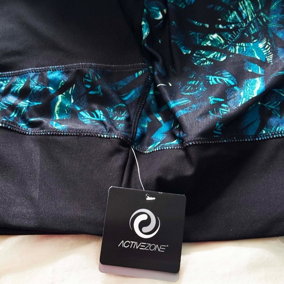 NEW PHOTOS! CAPRI LEGGINGS, BLUES/WHITE/BLACK, SIZE 5X, MOISTURE WICKING, PULL - Picture 2 of 16